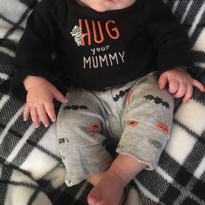 “Hug your mummy” Halloween outfit